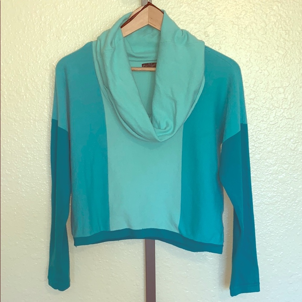 Color block long sleeve top